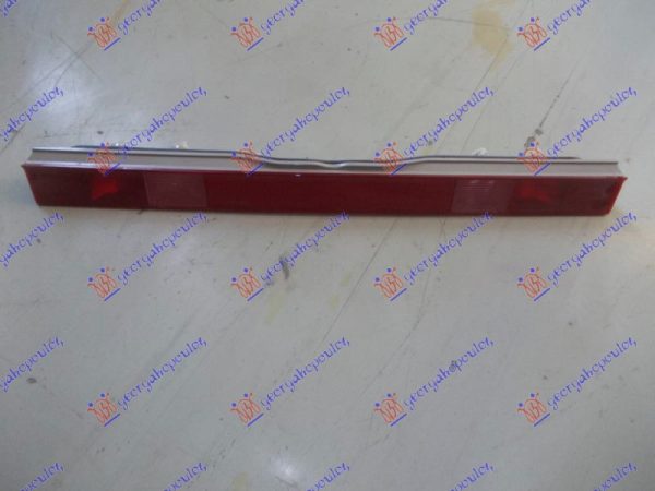 REAR PANEL REFLECTOR